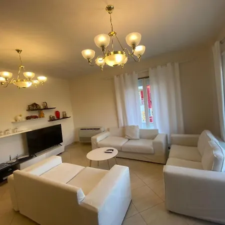 Cozy With Zoo View Apartment