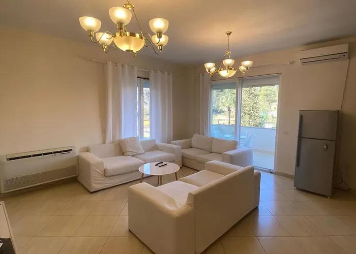 Cozy With Zoo View *