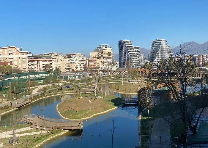 Cozy With Zoo View شقة