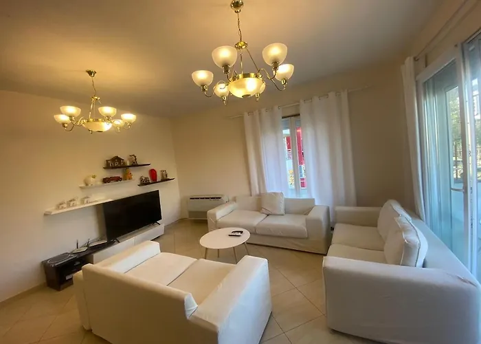 Cozy With Zoo View Apartment